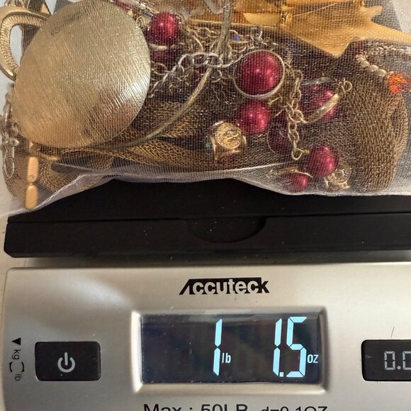 Chunky Gold Tone Jewelry Mystery Lot Cuffs Collars Bangles Brooches Necklaces - Picture 5 of 7